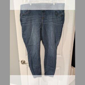 Torrid Medium Wash Lean Jean Skinny Super Stretch High-Rise Jean in Size 3 R